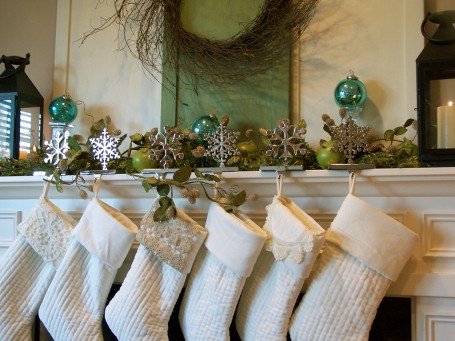 inspired christmas mantel & stockings