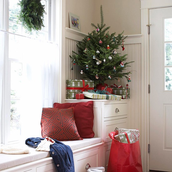 Small & Festive Christmas Trees: Ideas for Christmas Decorating - The ...