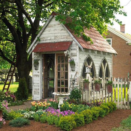 Summer House} Garden Sheds & Backyard Retreats!