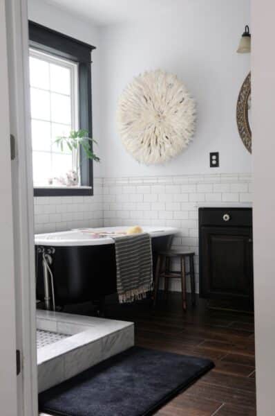 black and white bathroom