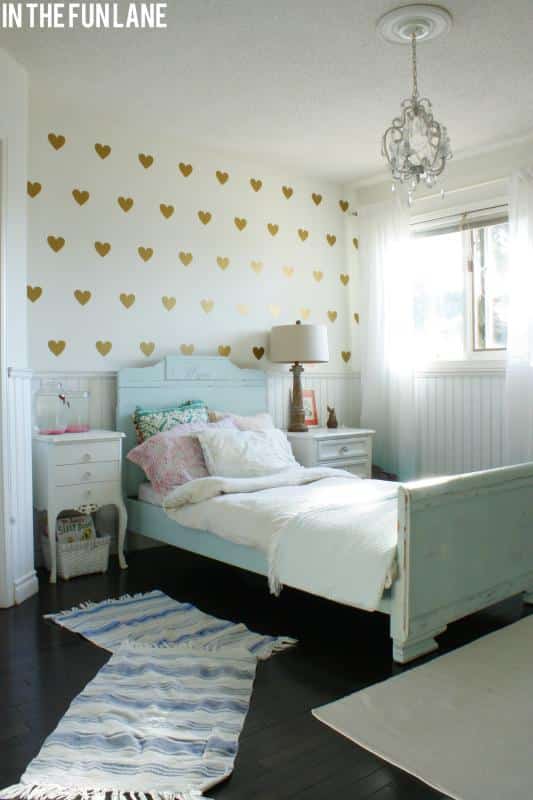 girls bedroom with h