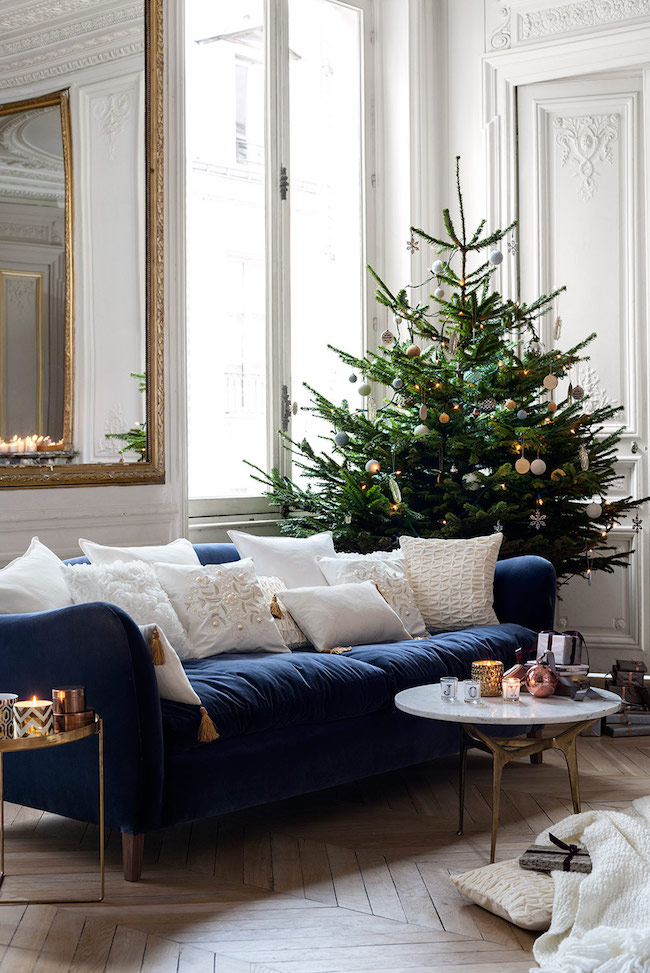 christmas decorating navy sofa living decor ll couch hm jul och scandinavian xmas interieur dark decoration velvet noel traditional classic