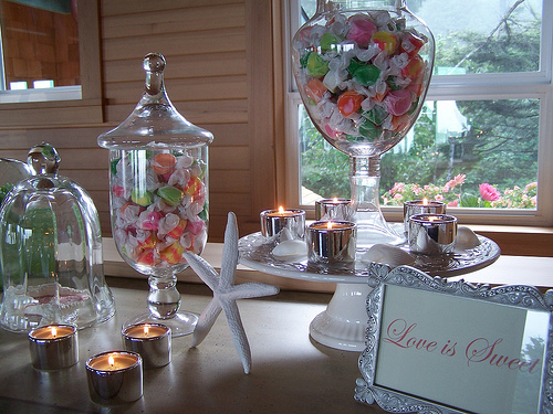 DIY Wedding & Party Decorating: Candy Bars