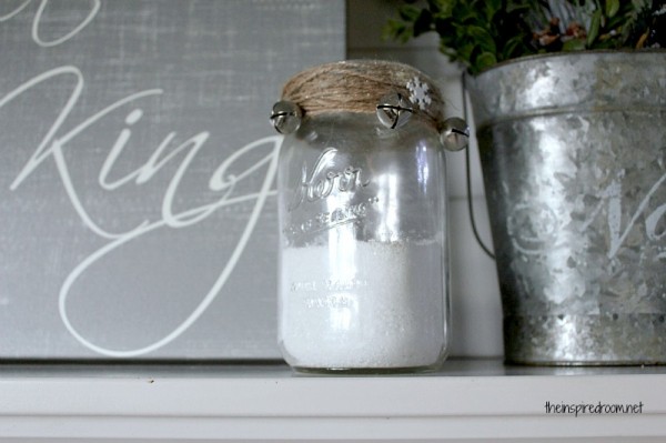 https://theinspiredroom.net/wp-content/uploads/2009/11/jingle-bell-mason-jar-DIY-christmas-decoration-e1353815590792.jpg