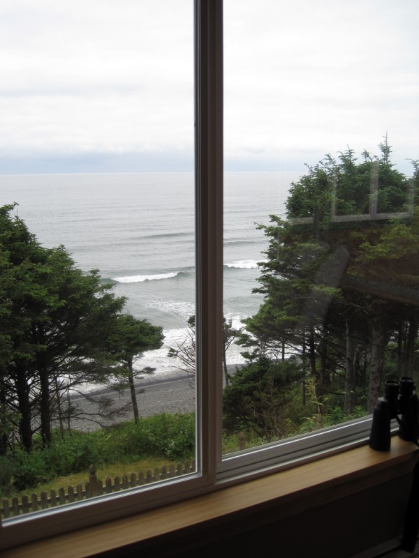 A Northwest Beach Cottage::Tips on Reflecting Your Surroundings & Finding Your Own Style at Home