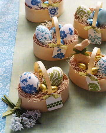 Decorating Easter Eggs: Decoupage