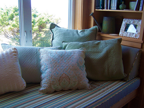 Inspiration: 10 Lovely Window Seats