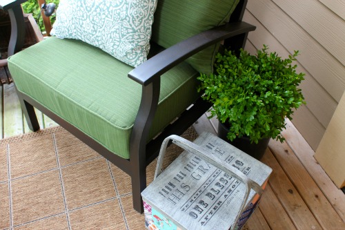 Summer Porch Decorating Idea: A Picnic Basket {Summer Giveaway!} 