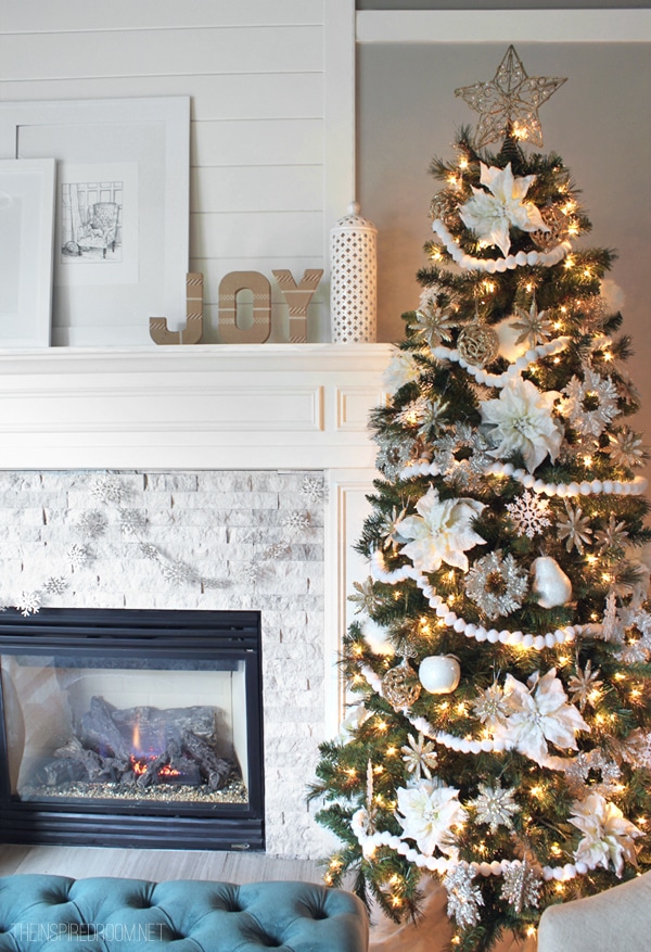 Using White Winter Wonderland Decorations in Your Living Room