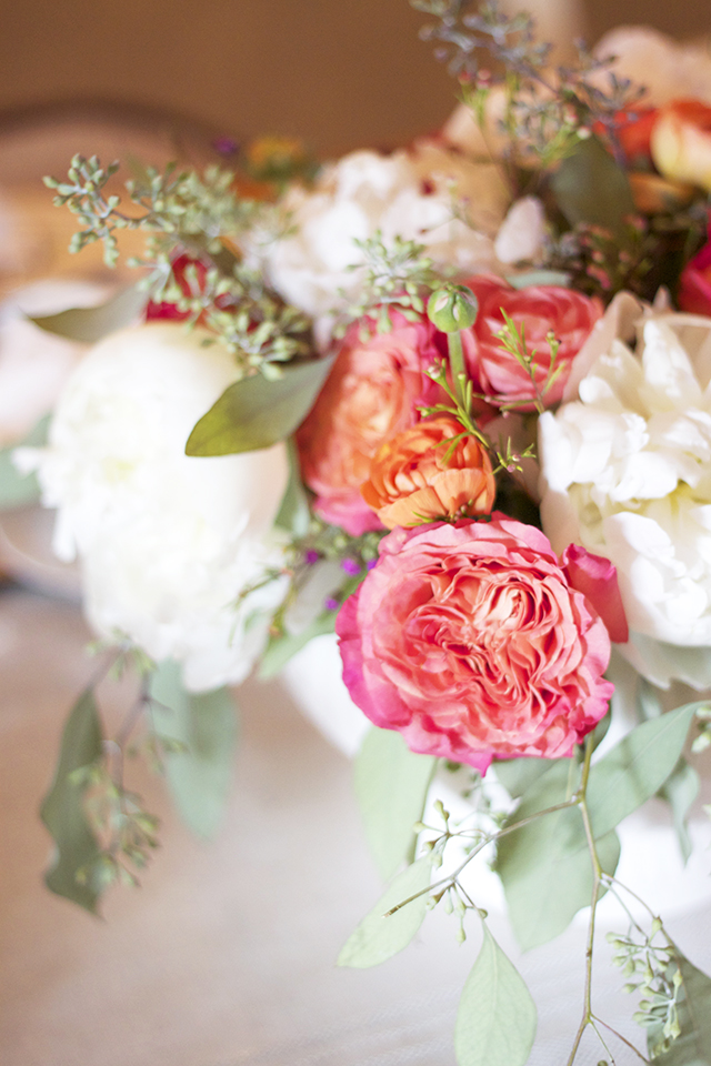 How to Arrange Flowers for a Centerpiece {Easy Tip!}