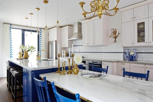 https://theinspiredroom.net/wp-content/uploads/2014/01/Sarah-Richardsons-Blue-White-and-Gold-Kitchen-e1389138375892.jpg