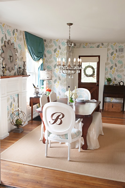 {Dreamy} Charming Cottage Dining Room