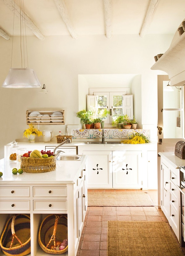 Farmhouse Kitchen Without Upper Cabinets