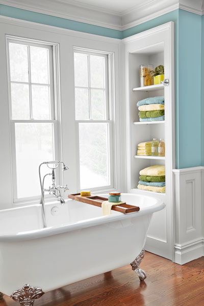 https://theinspiredroom.net/wp-content/uploads/2014/10/White-Clawfoot-Tub-in-Blue-and-White-Bathroom-Built-in-Storage.jpg