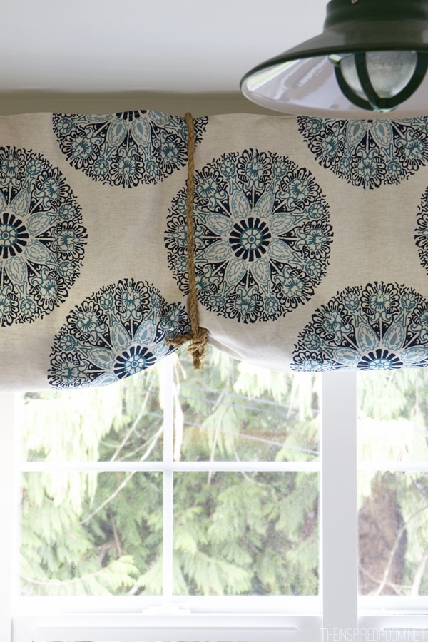 How to Make a {No Sew!} Rolled Fabric Shade