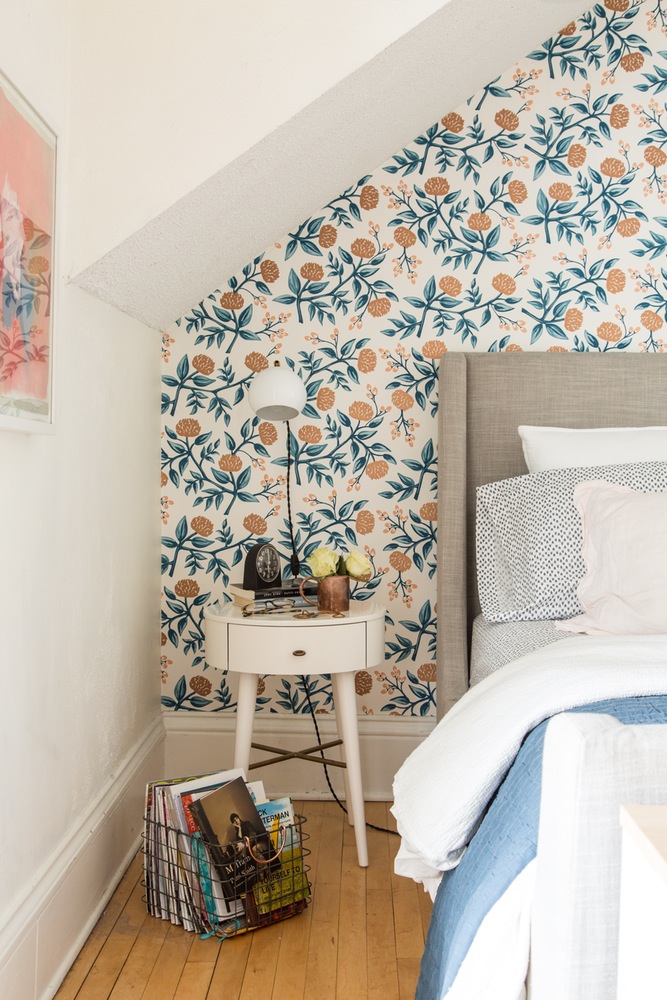 30 Beautiful Wallpapered Bedrooms