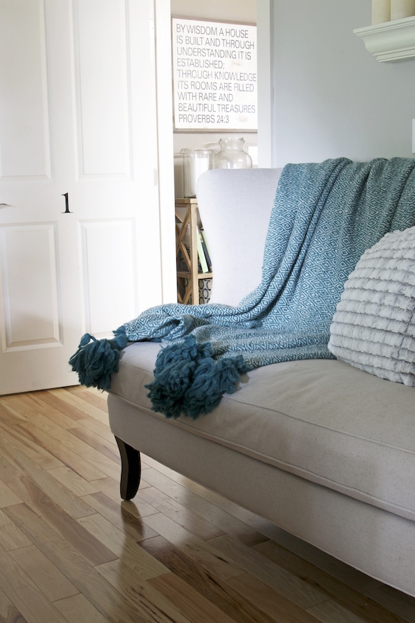 Cozy Tassel Throw Blankets