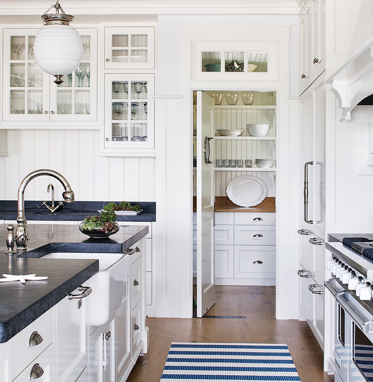 https://theinspiredroom.net/wp-content/uploads/2017/02/Pretty-white-paneled-kitchen-with-butlers-pantry.jpg