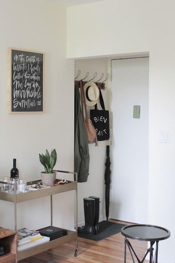 https://theinspiredroom.net/wp-content/uploads/2017/02/Small-apartment-entryway-small-space-solutions.jpg