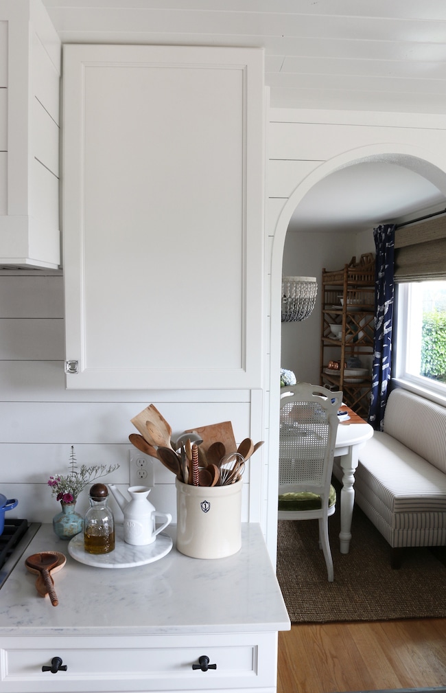 White Appliances {yes, you can} - The Inspired Room