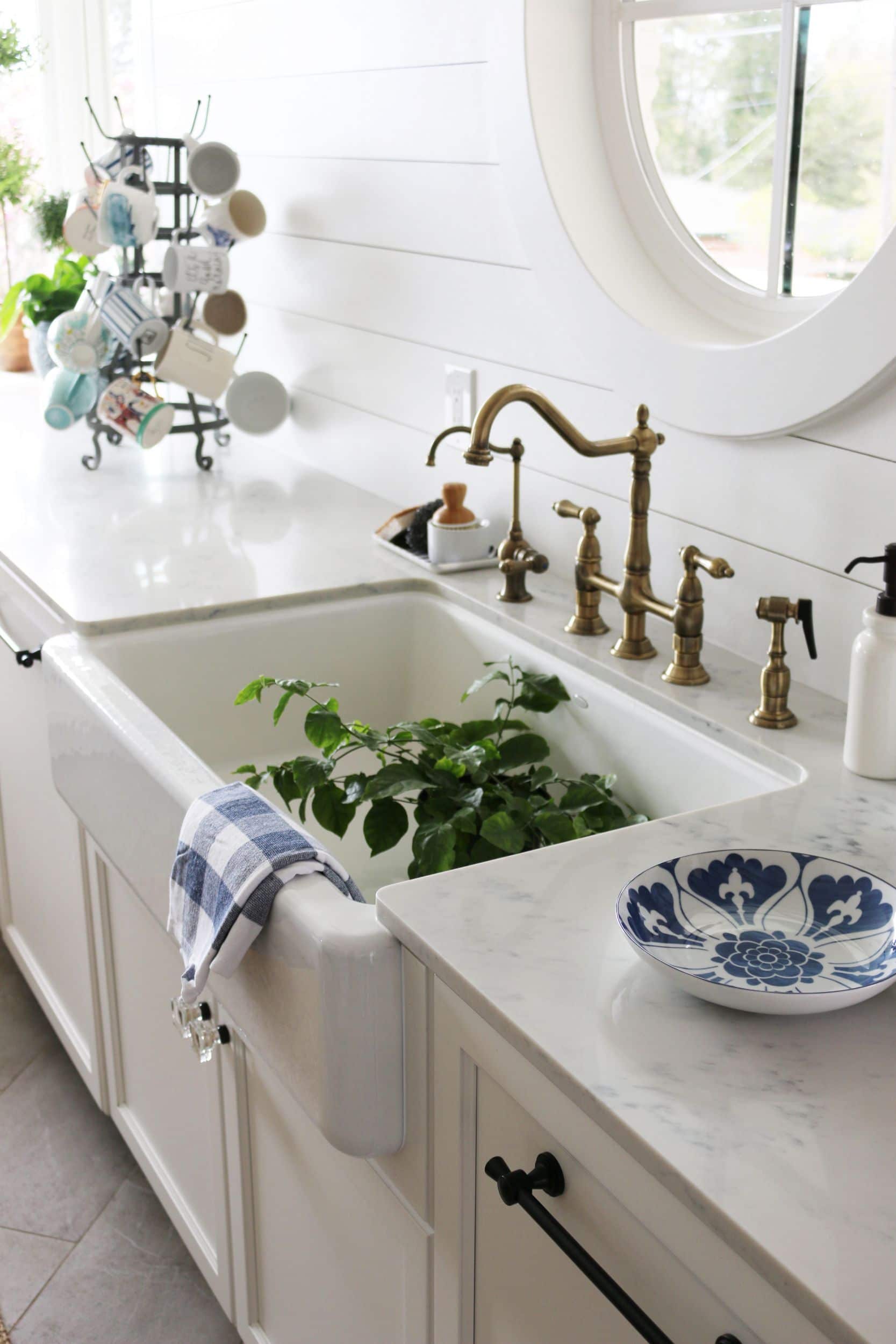 Carrara Gioia Quartz: Marble Alternative - The Inspired Room