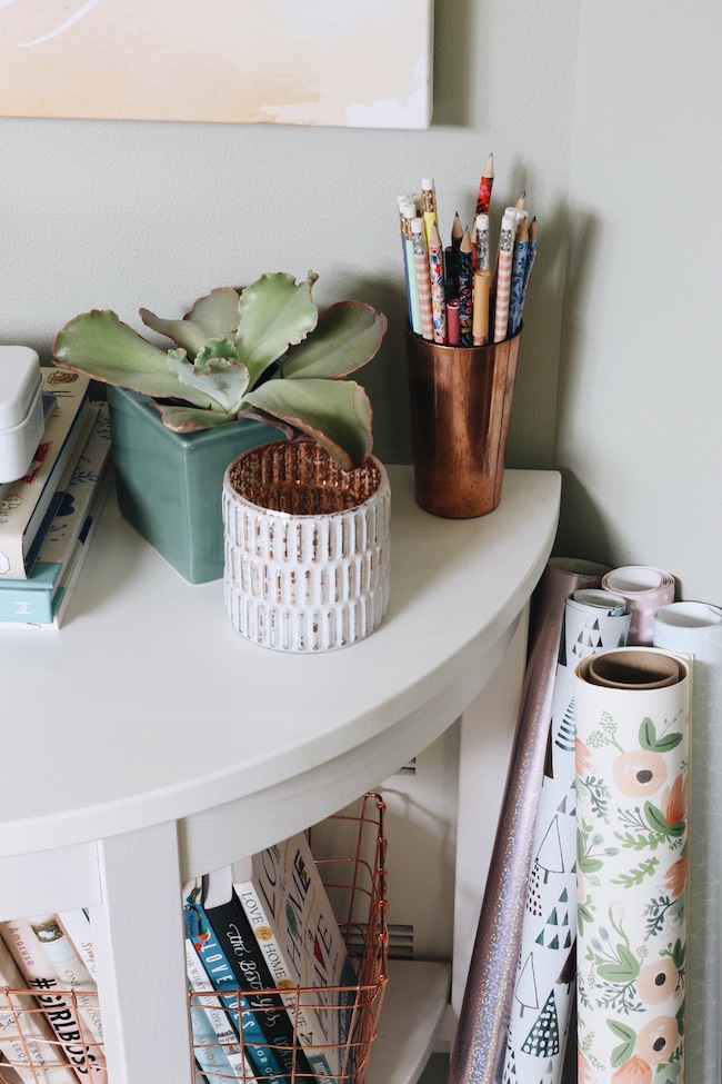 Tiny Bedroom Tour (Courtney's Room)