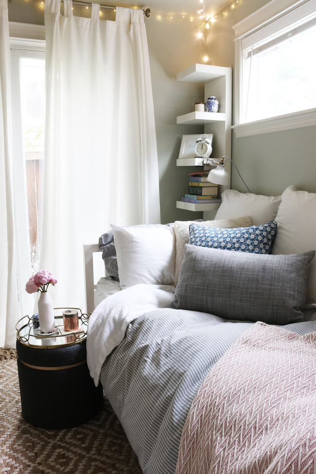 Minimalist Decorate Small Bedroom for Large Space