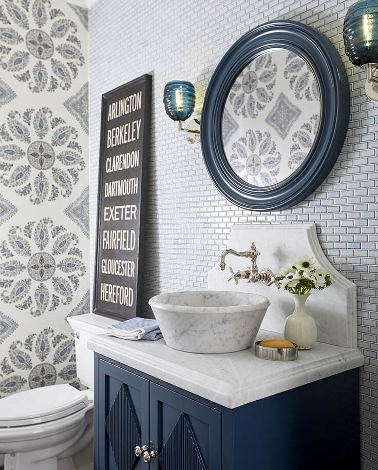 5 Navy & White Bathrooms