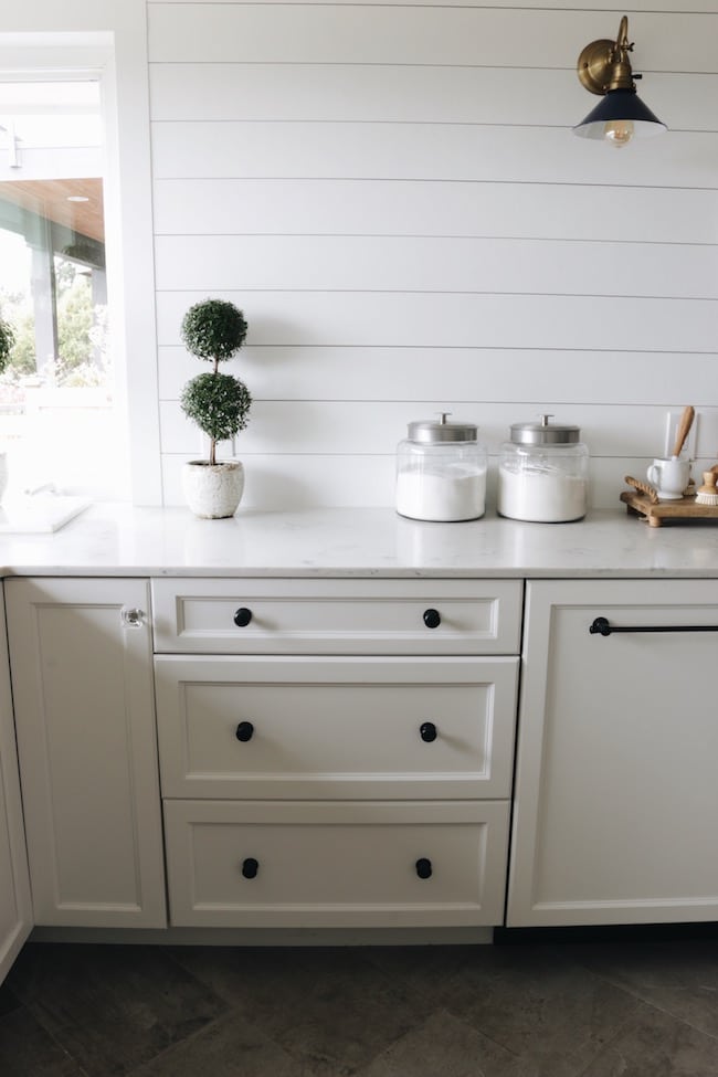 How to Remove Shelf Liner From Cabinets