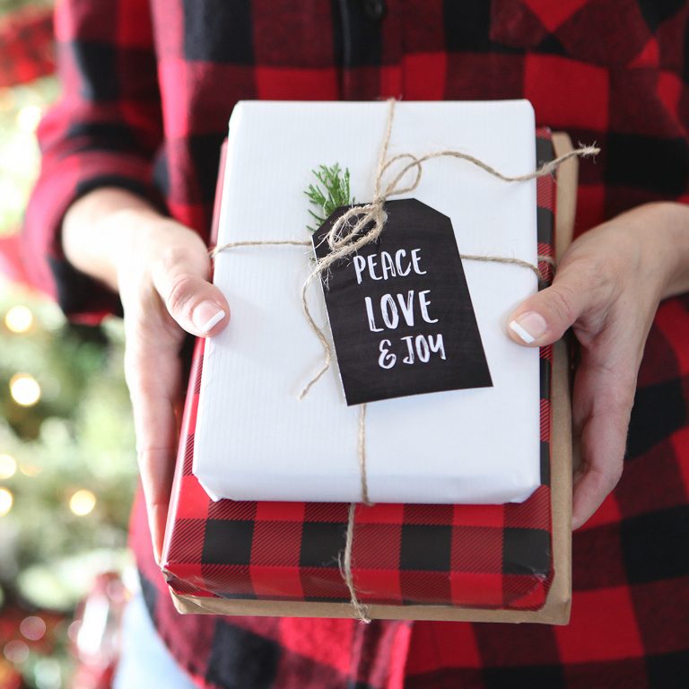 Free Printable Christmas Gift Tags and Gift Wrap
