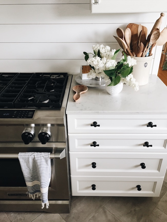 https://theinspiredroom.net/wp-content/uploads/2018/05/The-Inspired-Room-blog-the-white-brick-cottage-kitchen-cabinets.jpg