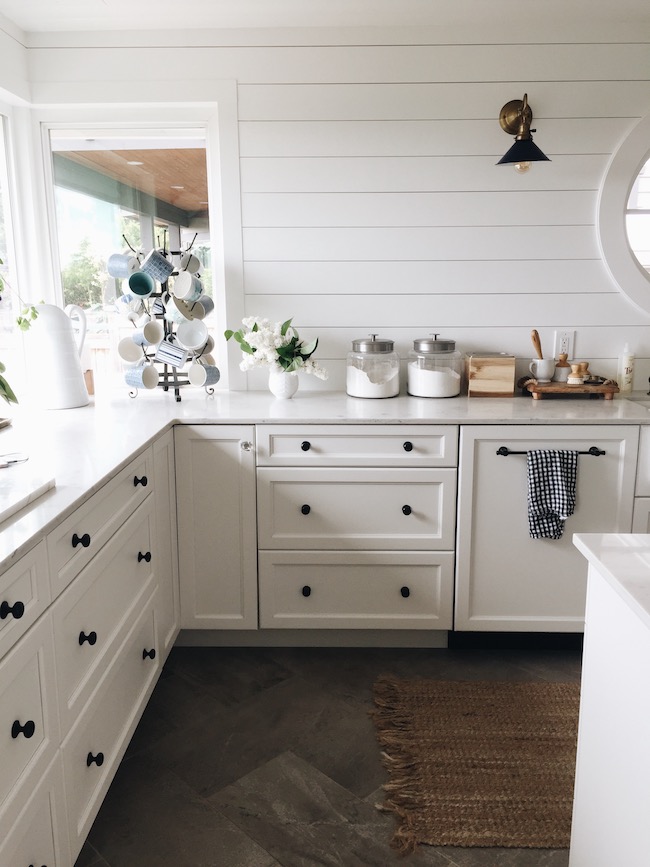 https://theinspiredroom.net/wp-content/uploads/2018/05/The-Inspired-Room-blog-the-white-brick-cottage-kitchen-design.jpg