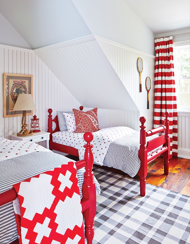 Red and white bedroom store decorating ideas