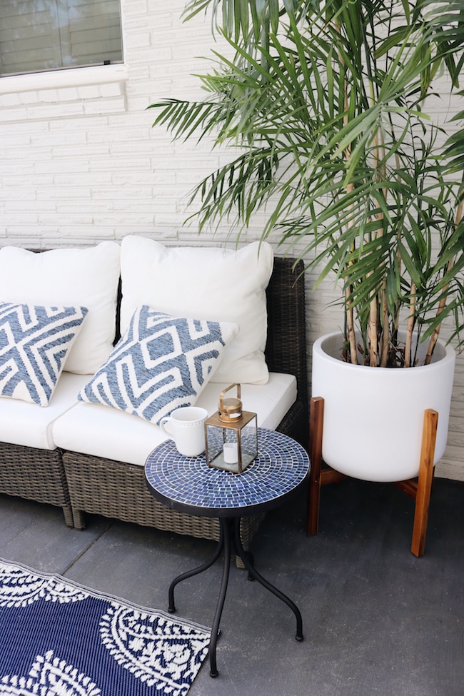 Spring in our Outdoor Oasis (A Side Patio Refresh!)