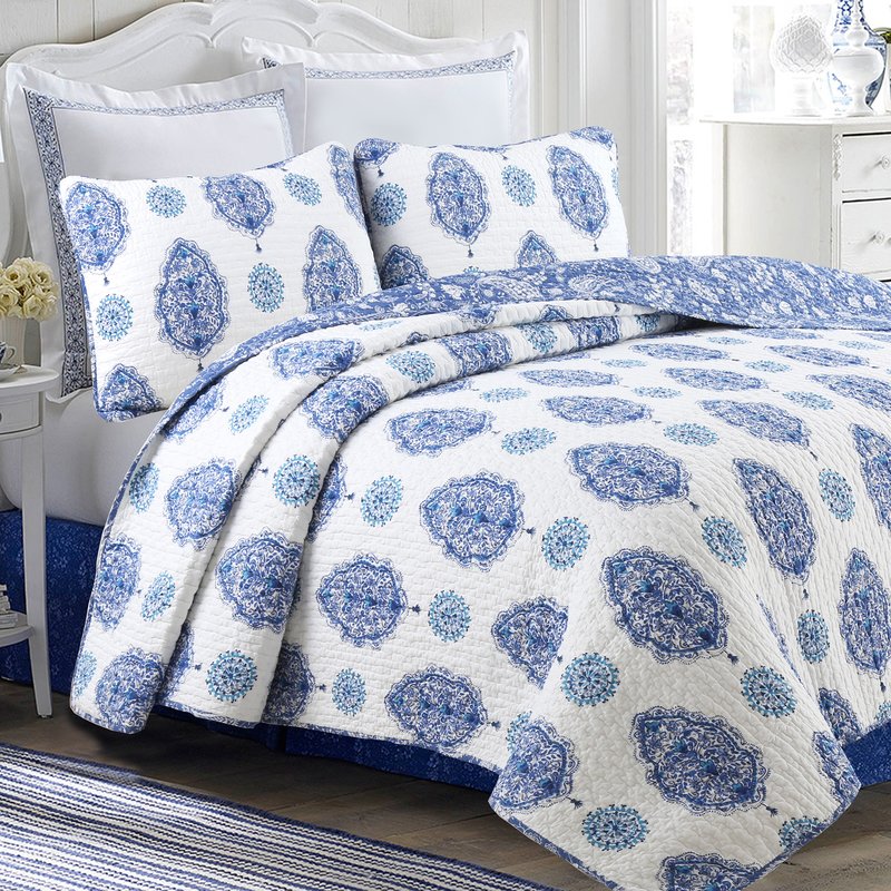 Reversible Bedding to Refresh Your Room!