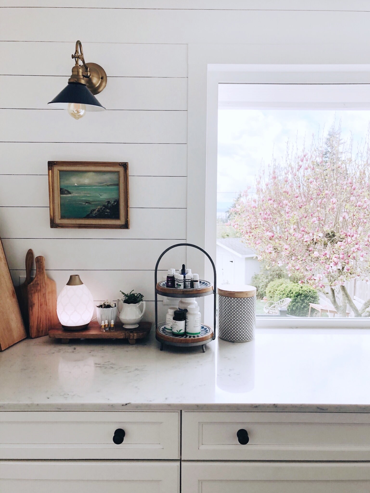 https://theinspiredroom.net/wp-content/uploads/2019/07/Young-Living-Essential-oil-diffuser-the-inspired-room-blog.jpg