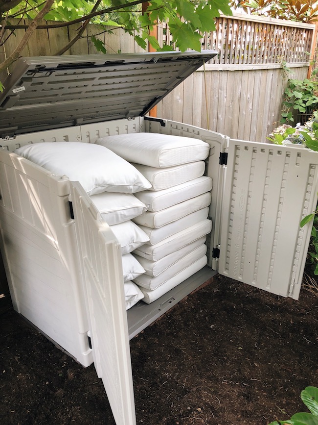 garden chair cushion storage