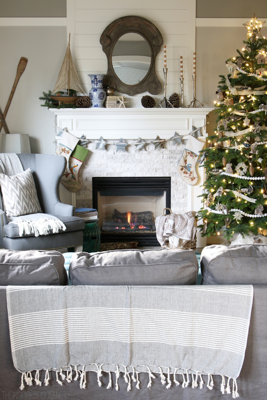 Tips for How to Hang Garland, Wreaths and Stockings {without nails} - The  Inspired Room