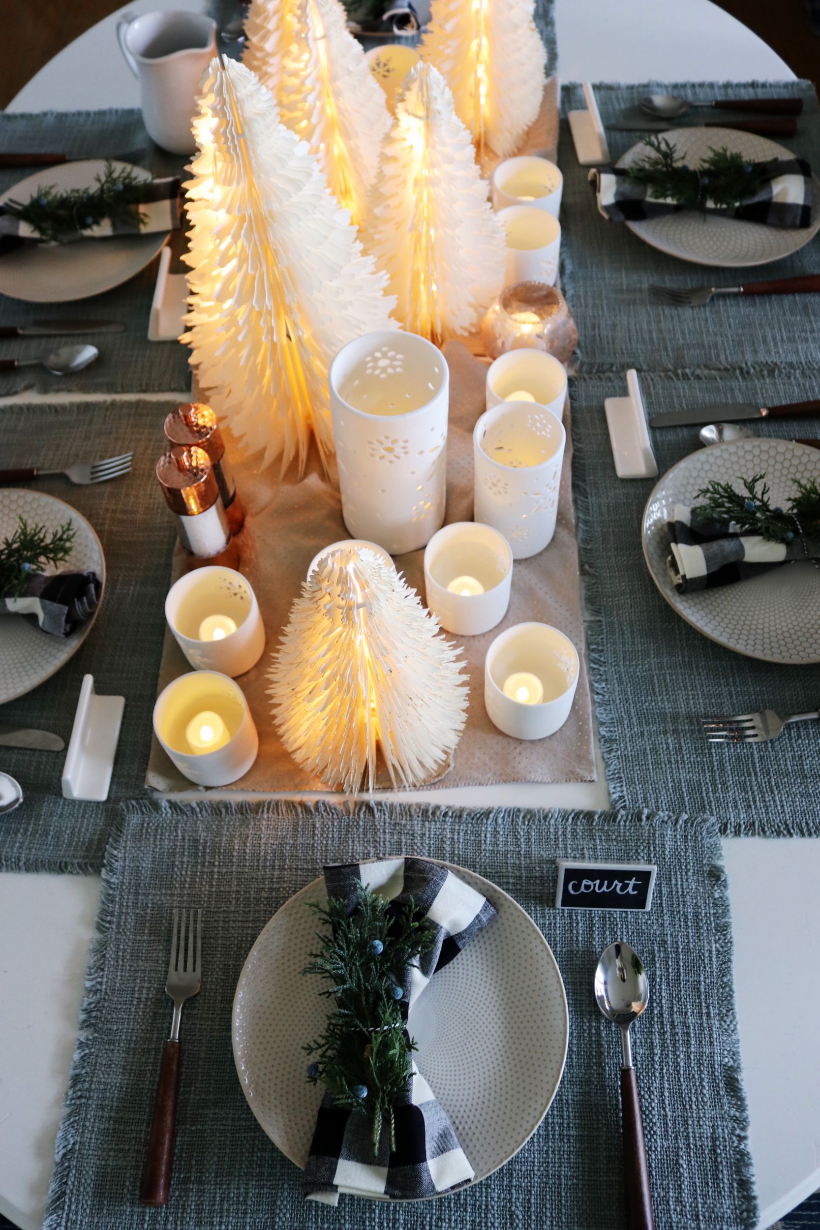 Simple and Charming Thanksgiving Table Decorating Ideas