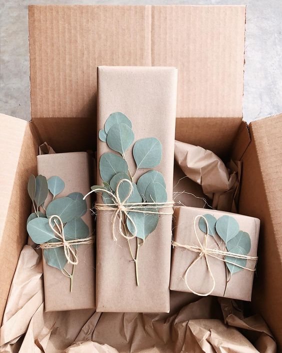 Simple Christmas Gift Wrapping Ideas with Kraft Paper The