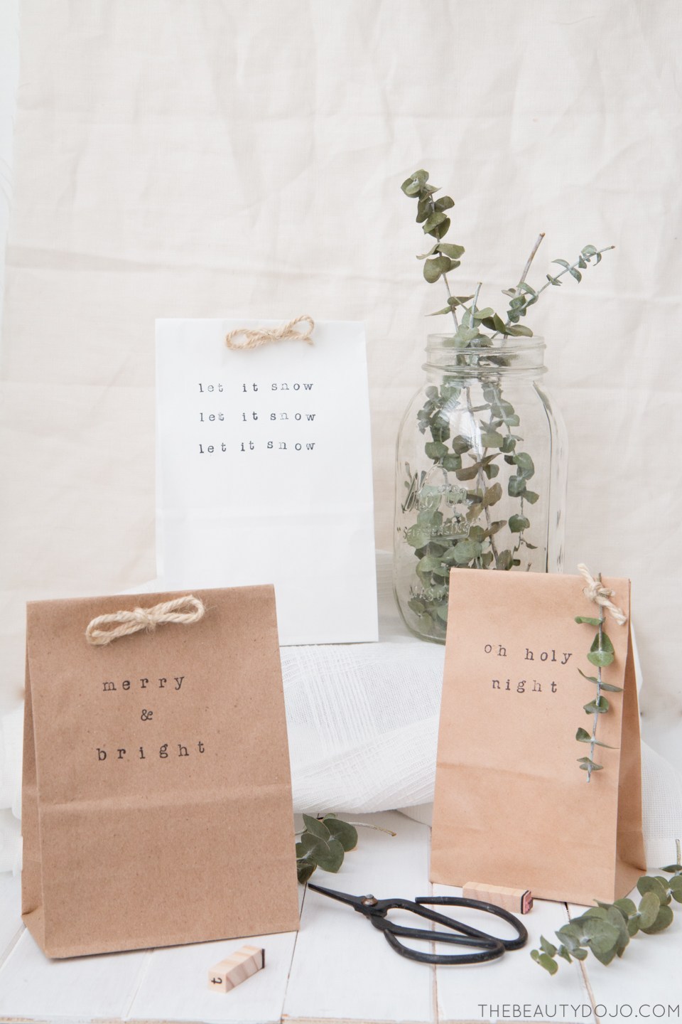 Simple Christmas Gift Wrapping Ideas with Kraft Paper