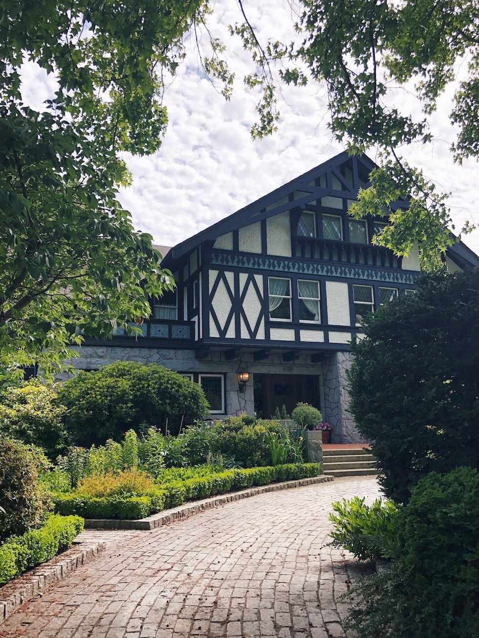 Neighborhood Walk in Queen Anne, Seattle {Drive By}