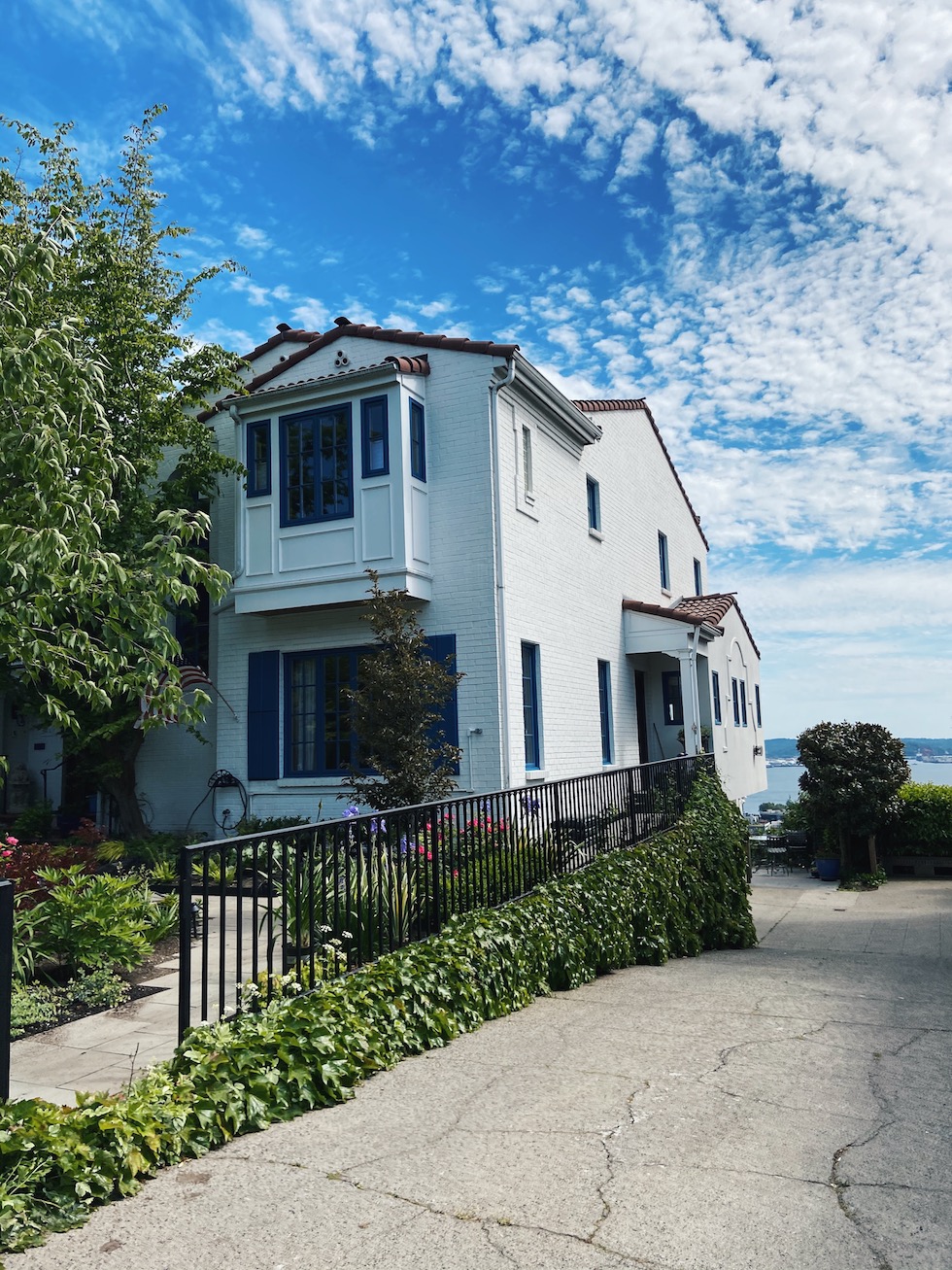 Neighborhood Walk in Queen Anne, Seattle {Drive By}