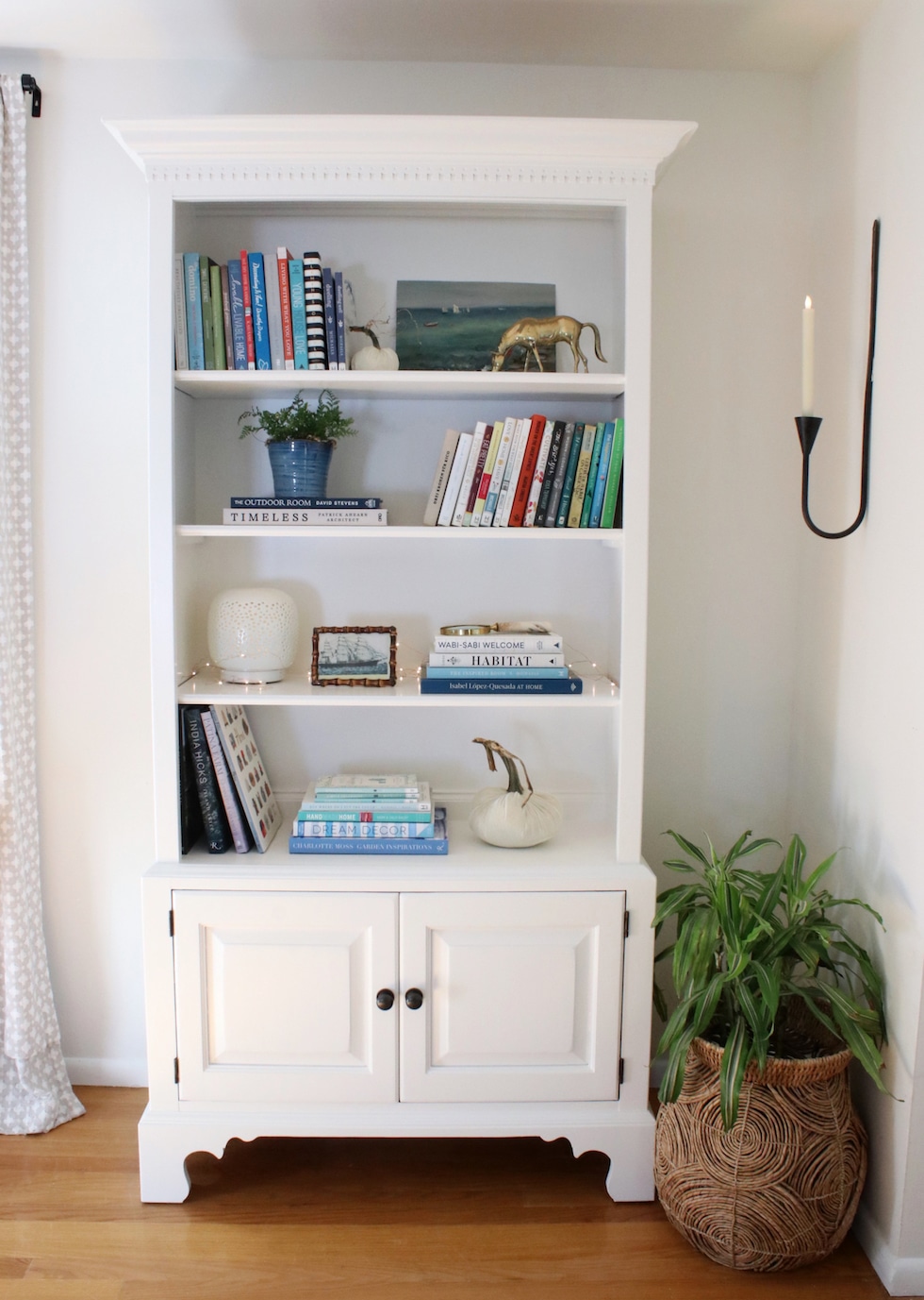 How to decorate the back of a bookcase + easy shelf liners for the