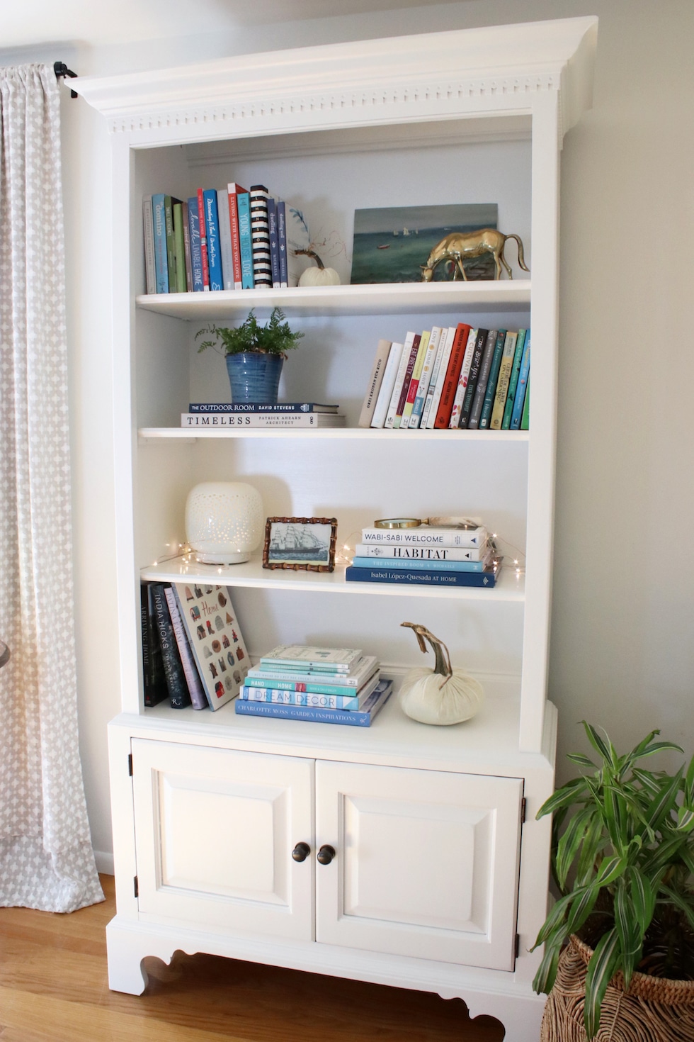 White and wood deals bookshelf