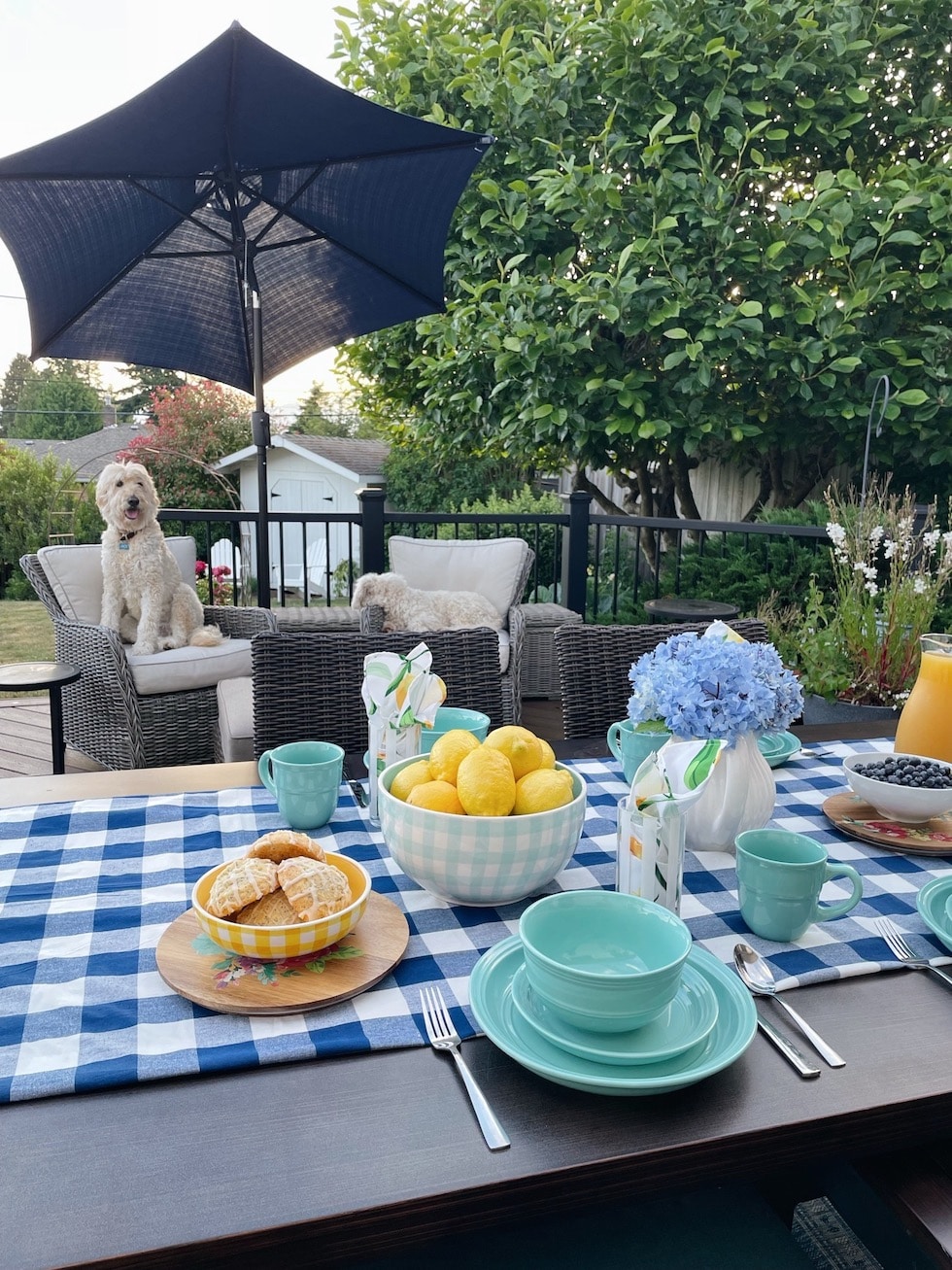 How to Set a Cheerful Summer Table