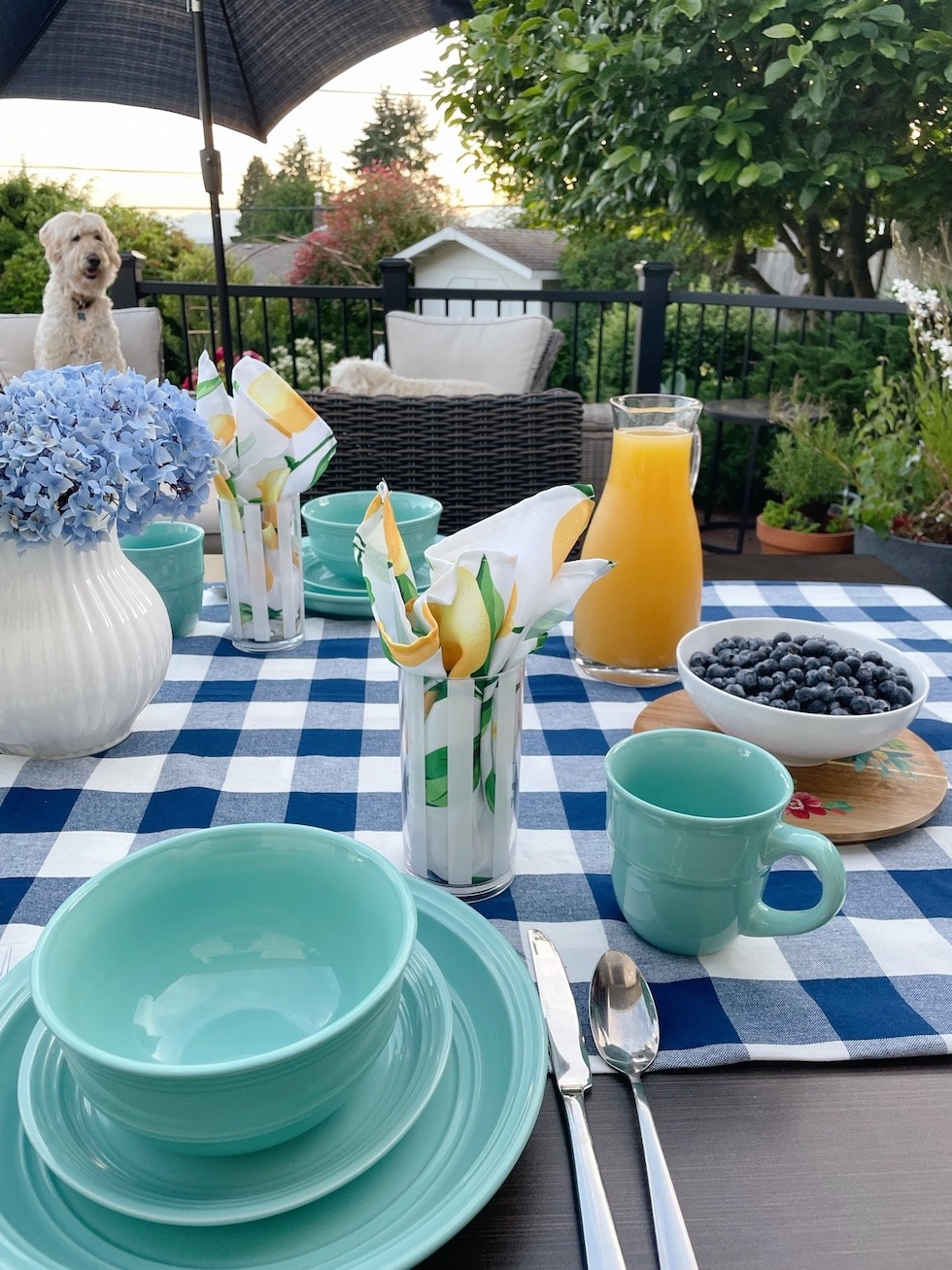 How to Set a Cheerful Summer Table