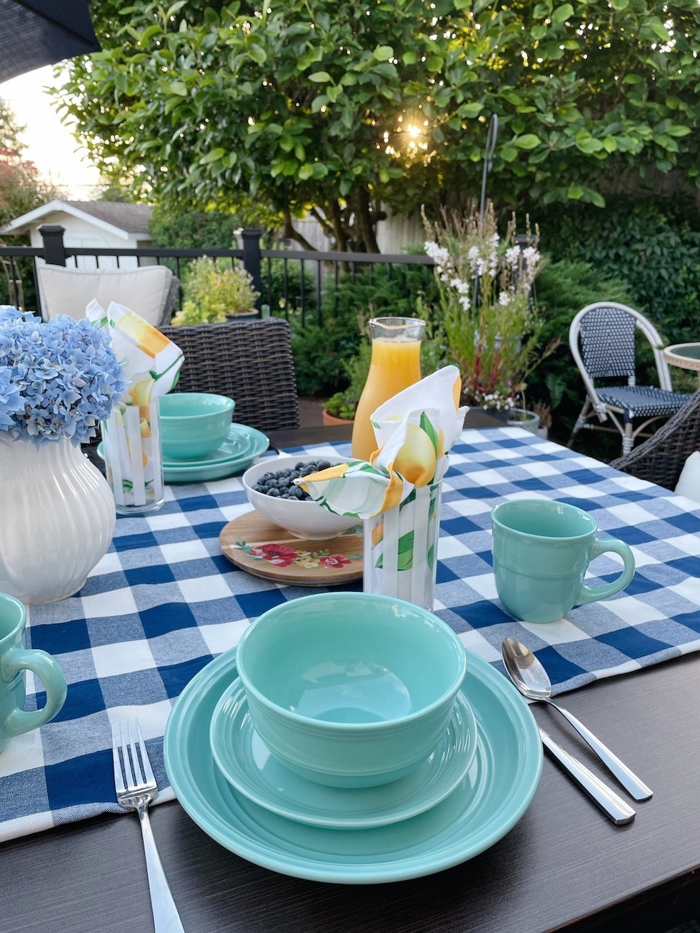 How to Set a Cheerful Summer Table