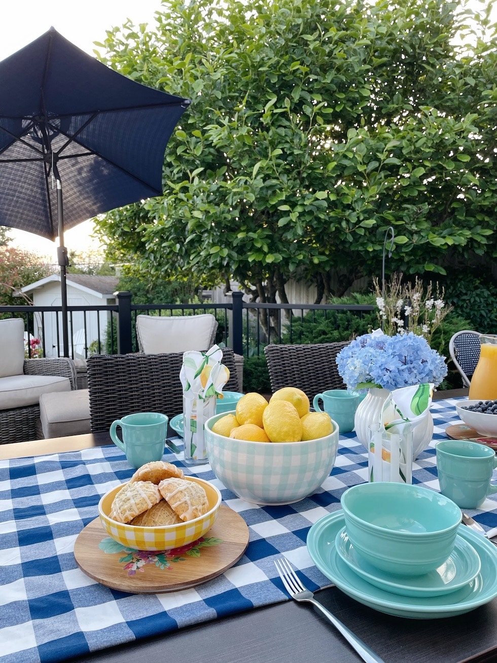 How to Set a Cheerful Summer Table