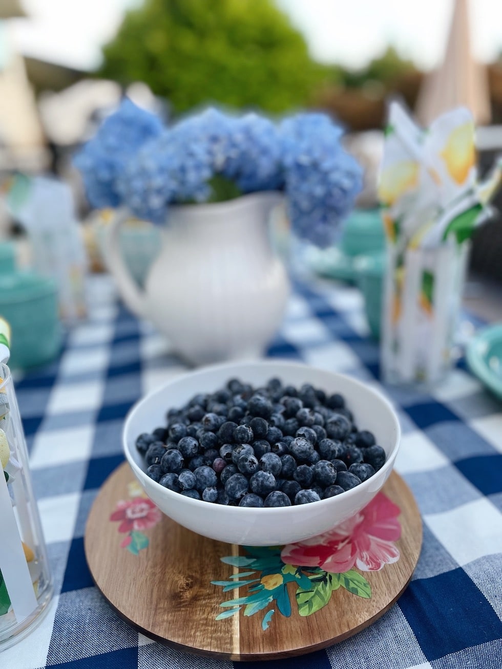 How to Set a Cheerful Summer Table